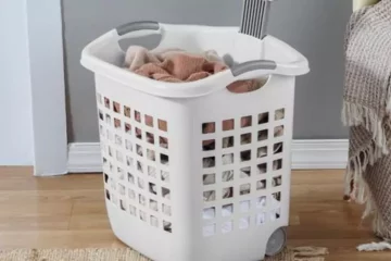 Laundry basket with wheels