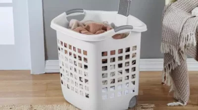 Laundry basket with wheels